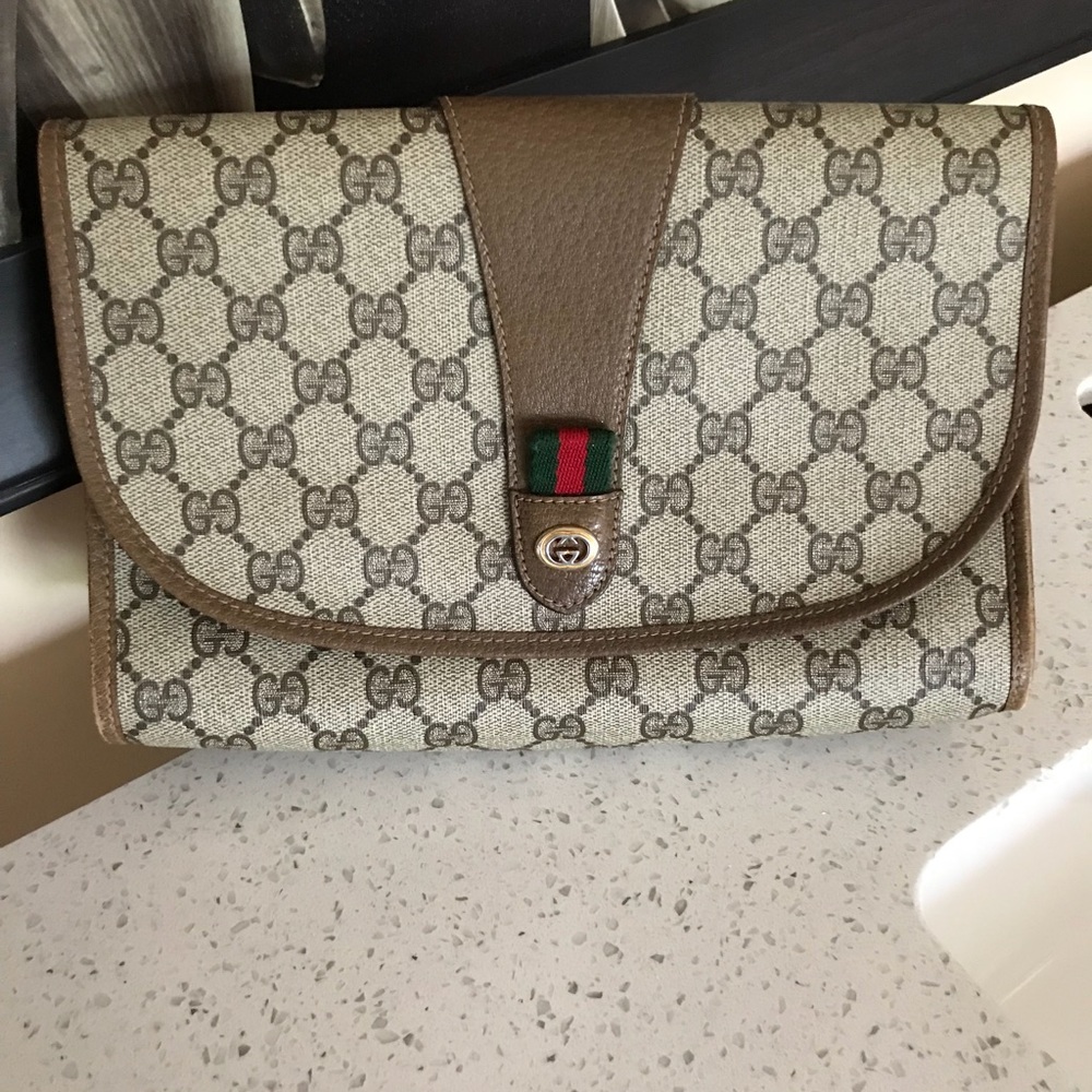 💚❤️SOLD❤️Auth. Gucci Clutch ❤️